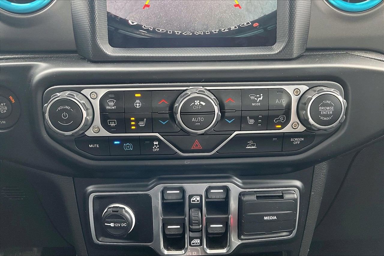 Certified 2023 Jeep Wrangler Unlimited w/ Cold Weather Group image 19