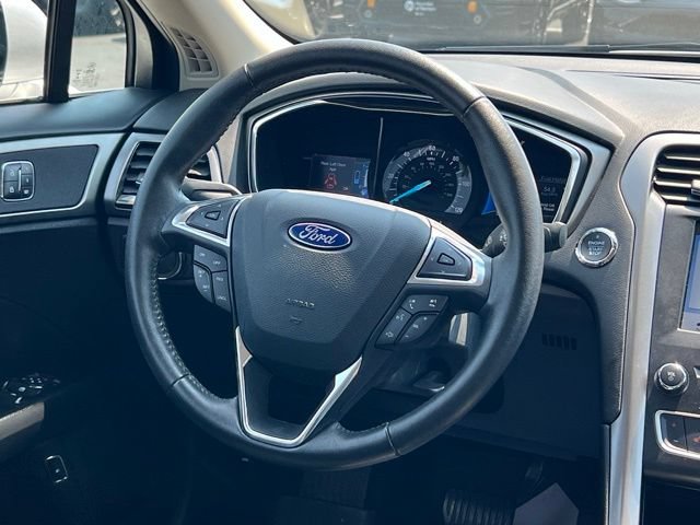 Used 2017 Ford Fusion Energi SE FWD image 15