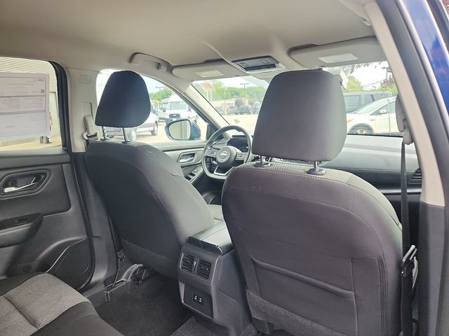 Used 2024 Nissan Rogue SV AWD/4WD image 27
