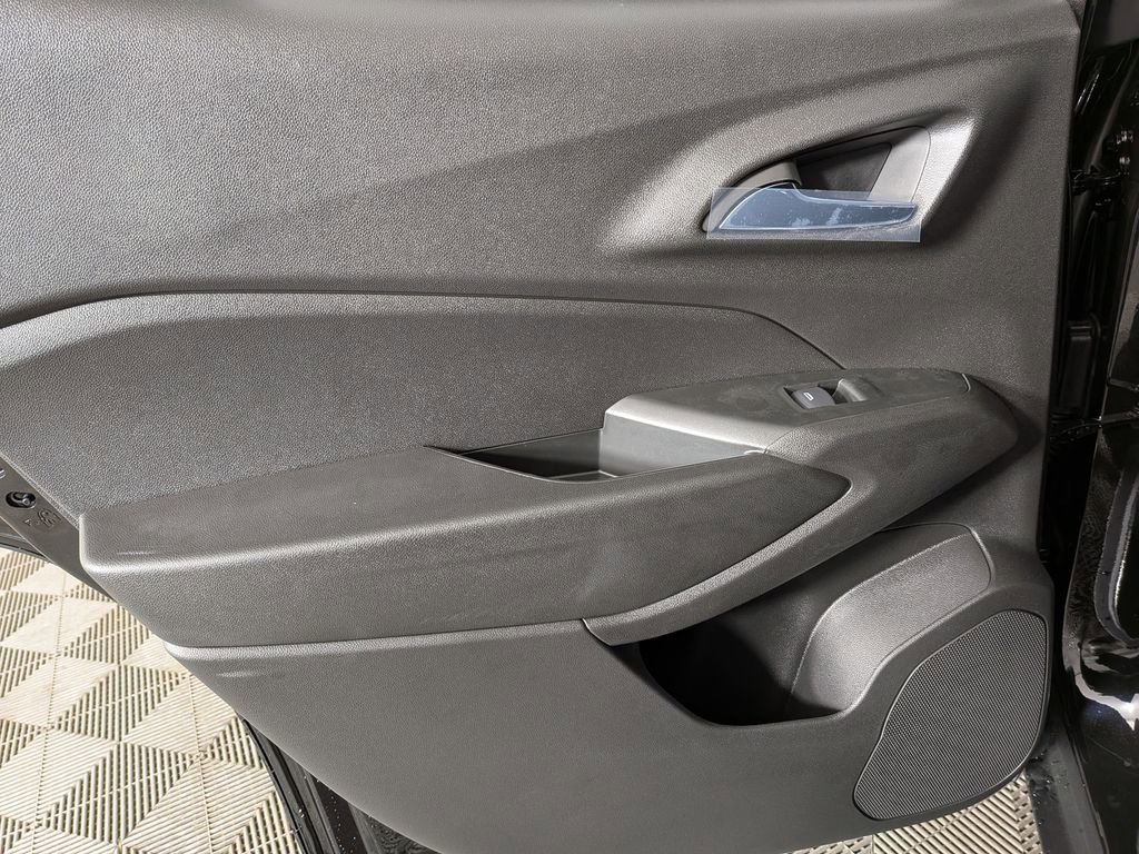 New 2026 Chevrolet Trax RS w/ Sunroof Package image 32