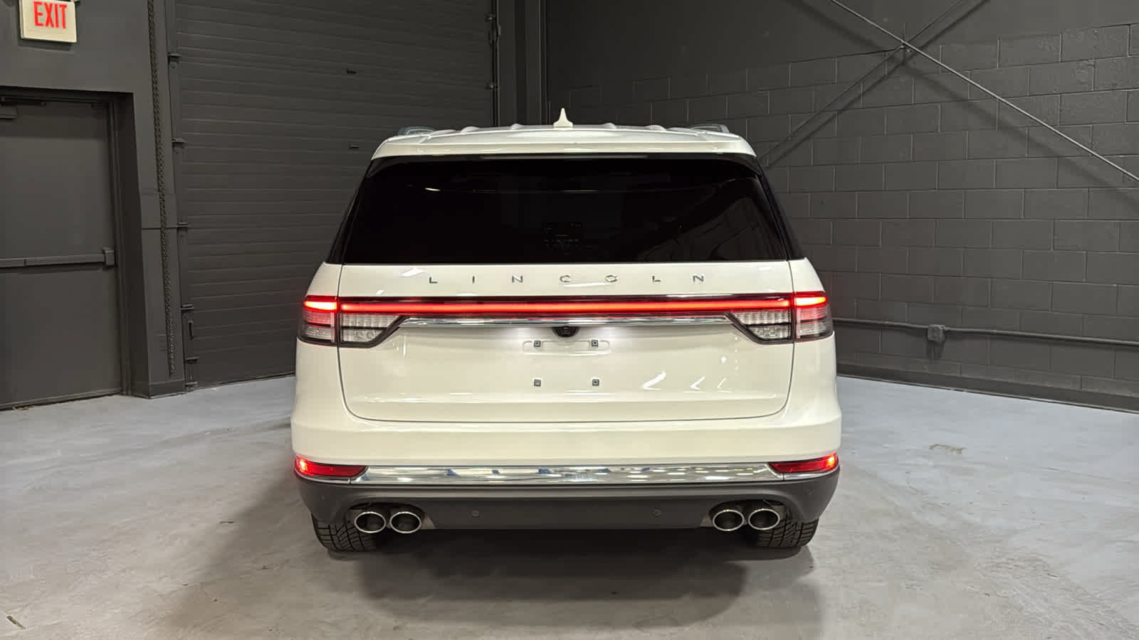 Used 2023 Lincoln Aviator Reserve w/ Equipment Group 201A AWD/4WD image 5