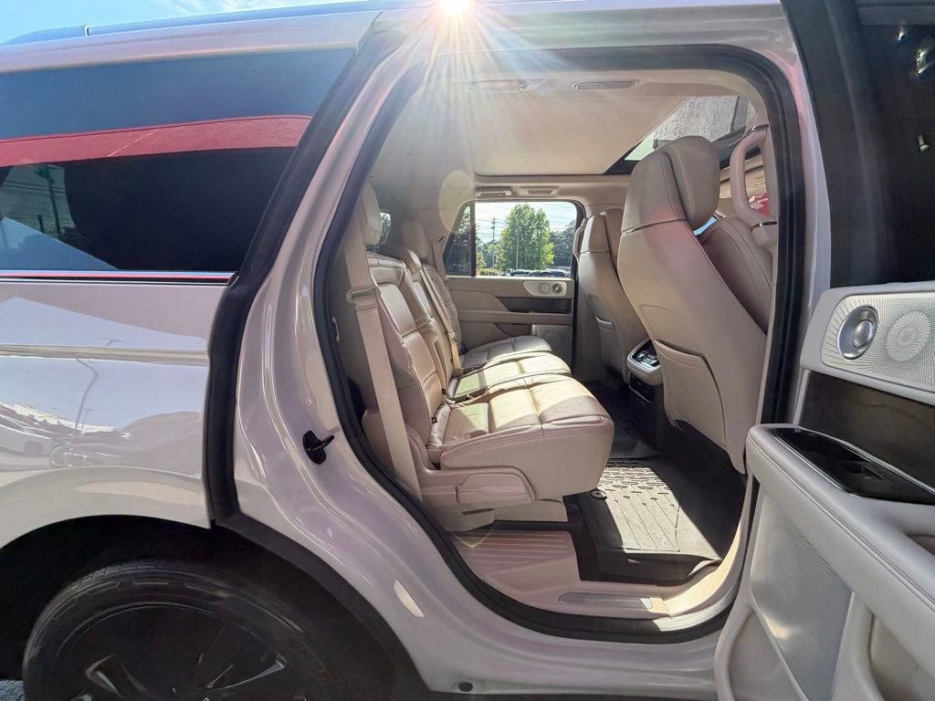Used 2020 Lincoln Navigator Reserve w/ Equipment Group 208A Reserve AWD/4WD image 34