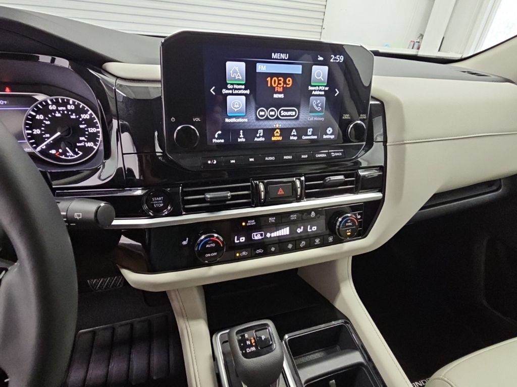 Used 2025 Nissan Pathfinder SL FWD image 13
