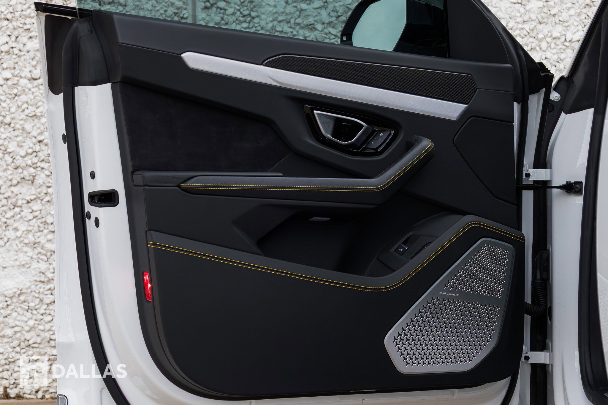 Used 2020 Lamborghini Urus image 19