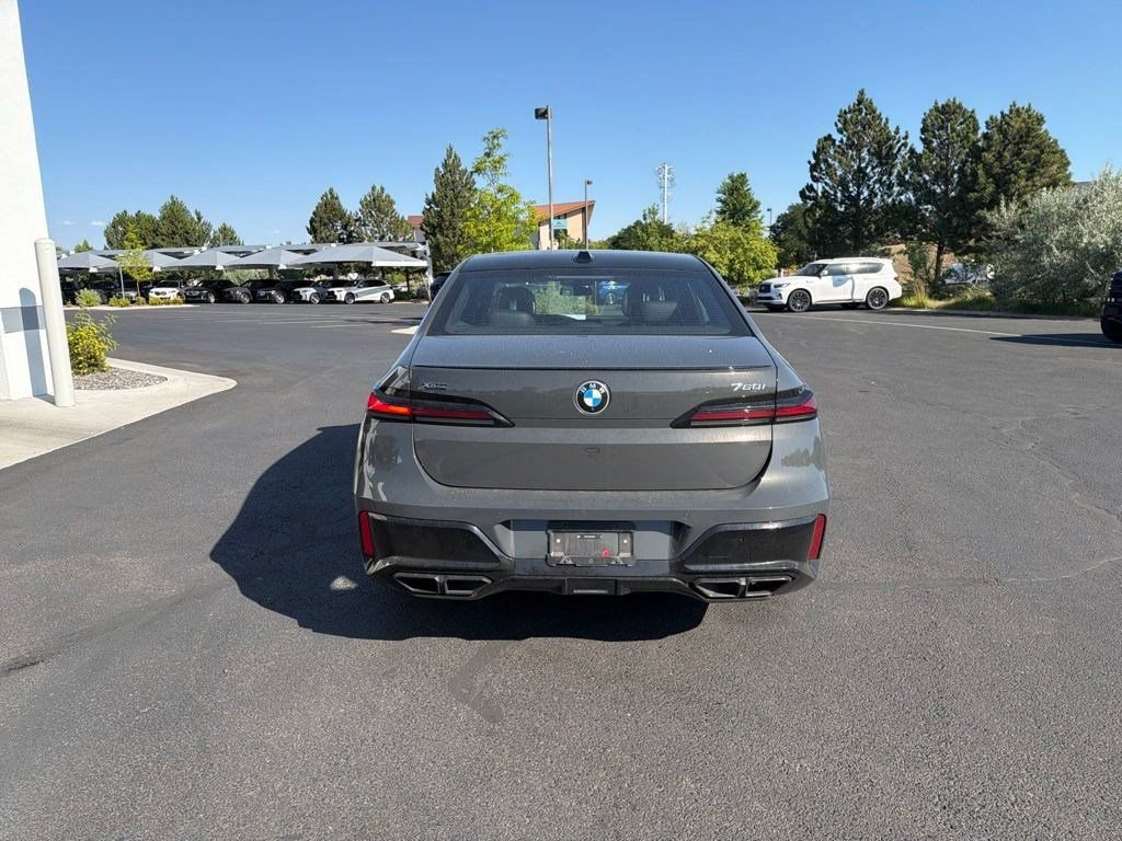 Used 2025 BMW 760i xDrive w/ Executive Package AWD/4WD image 4
