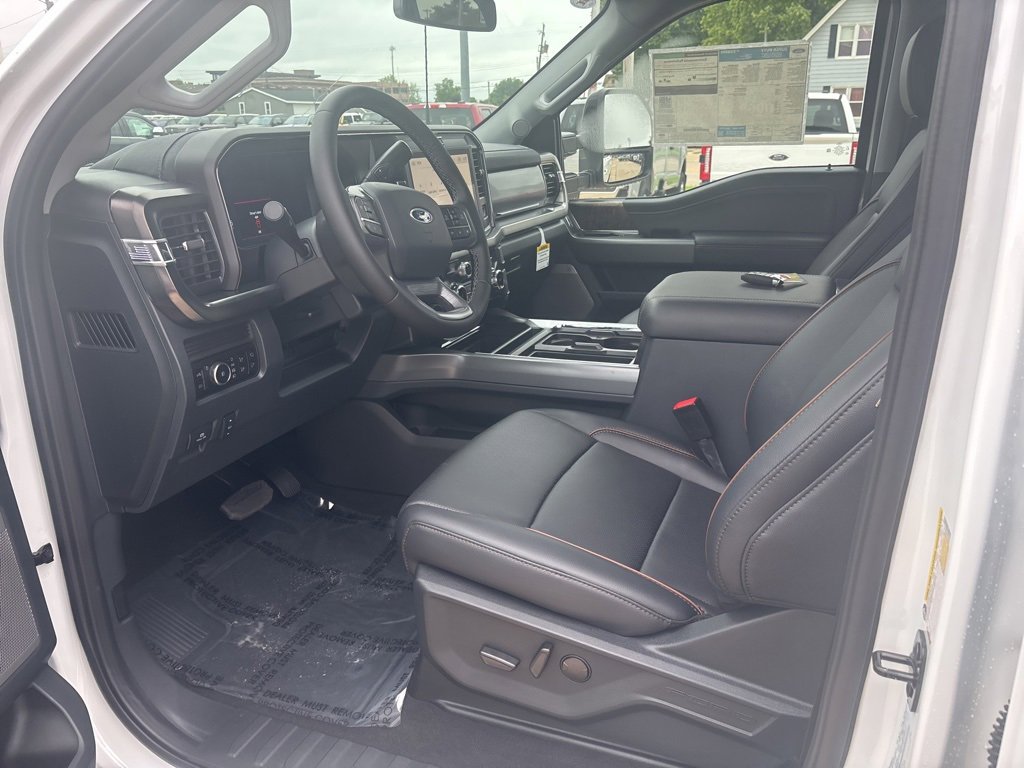 New 2025 Ford F250 Lariat w/ Black Appearance Package image 9