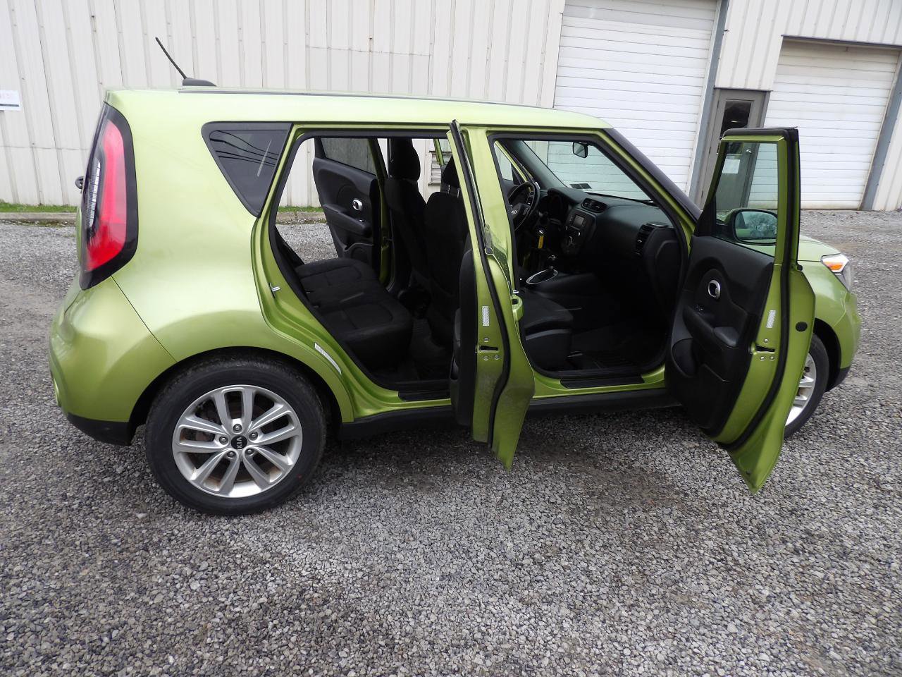Used 2017 Kia Soul + image 7