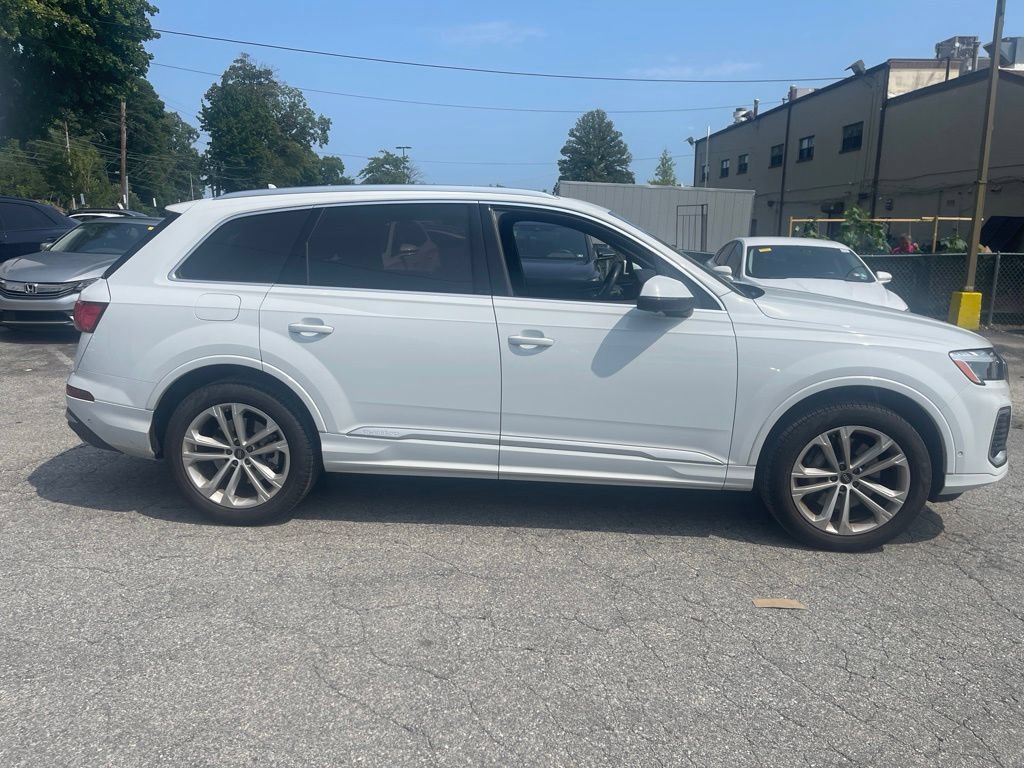 Certified 2025 Audi Q7 2.0T Premium w/ Premium Plus Package AWD/4WD image 4
