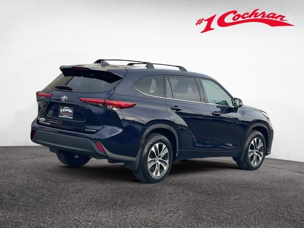 Used 2021 Toyota Highlander XLE AWD/4WD image 31