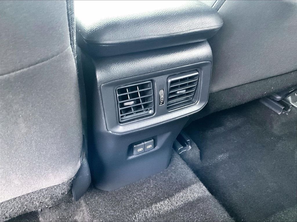 Used 2025 Toyota RAV4 XLE AWD/4WD image 28