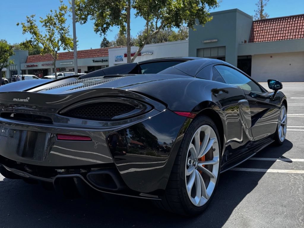 Used 2019 McLaren 570S Spider RWD image 17
