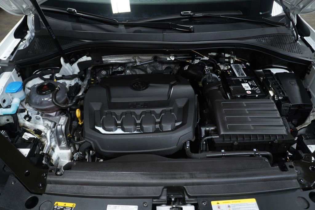 Used 2023 Volkswagen Tiguan SEL R-Line image 9