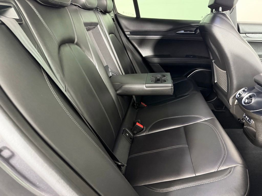 Used 2023 Alfa Romeo Stelvio Sprint image 30