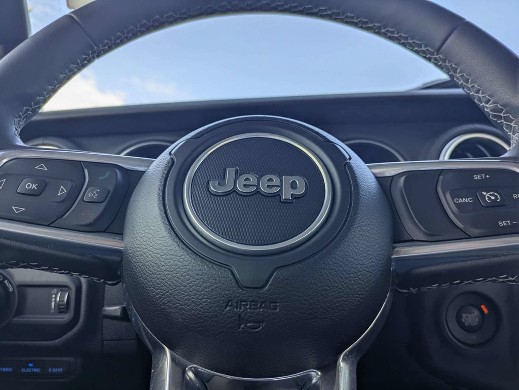 Used 2023 Jeep Wrangler Unlimited Sahara AWD/4WD image 29
