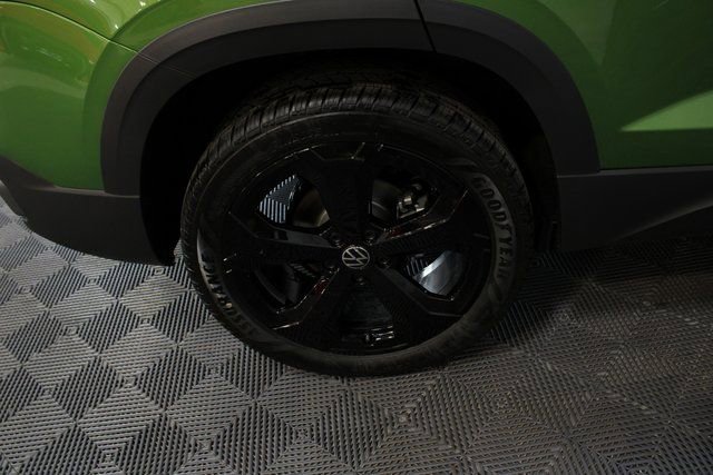 New 2025 Volkswagen Taos SE image 29
