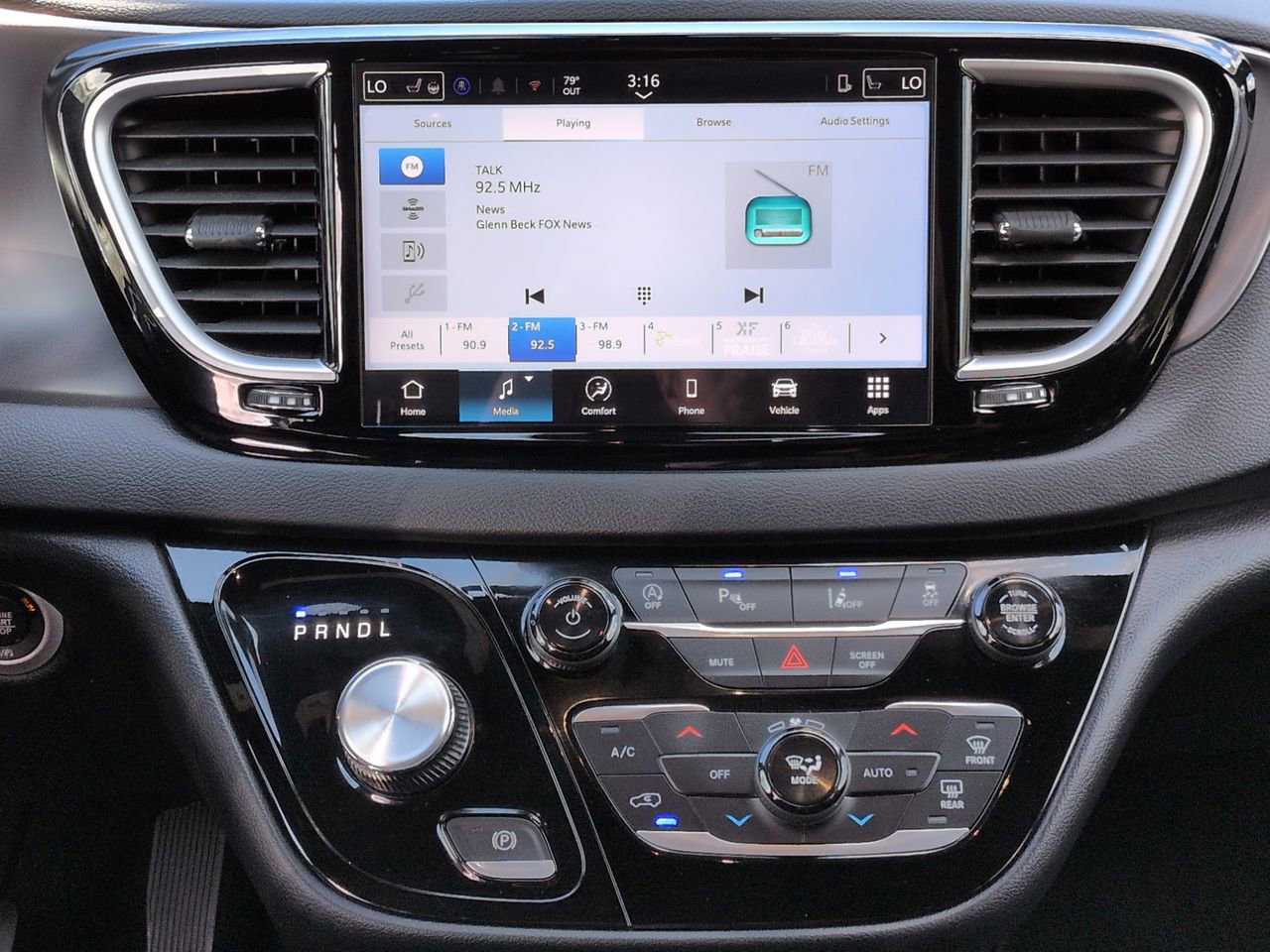 Used 2026 Chrysler Pacifica Select FWD image 18