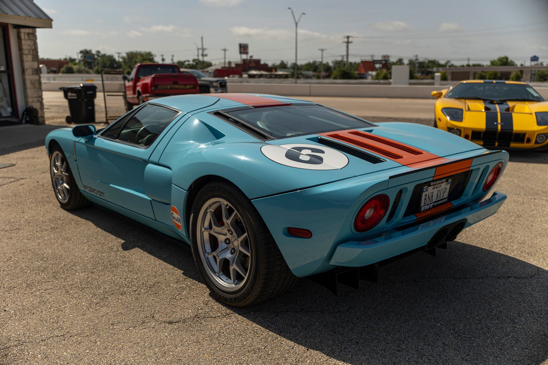 Used 2006 Ford GT RWD image 8