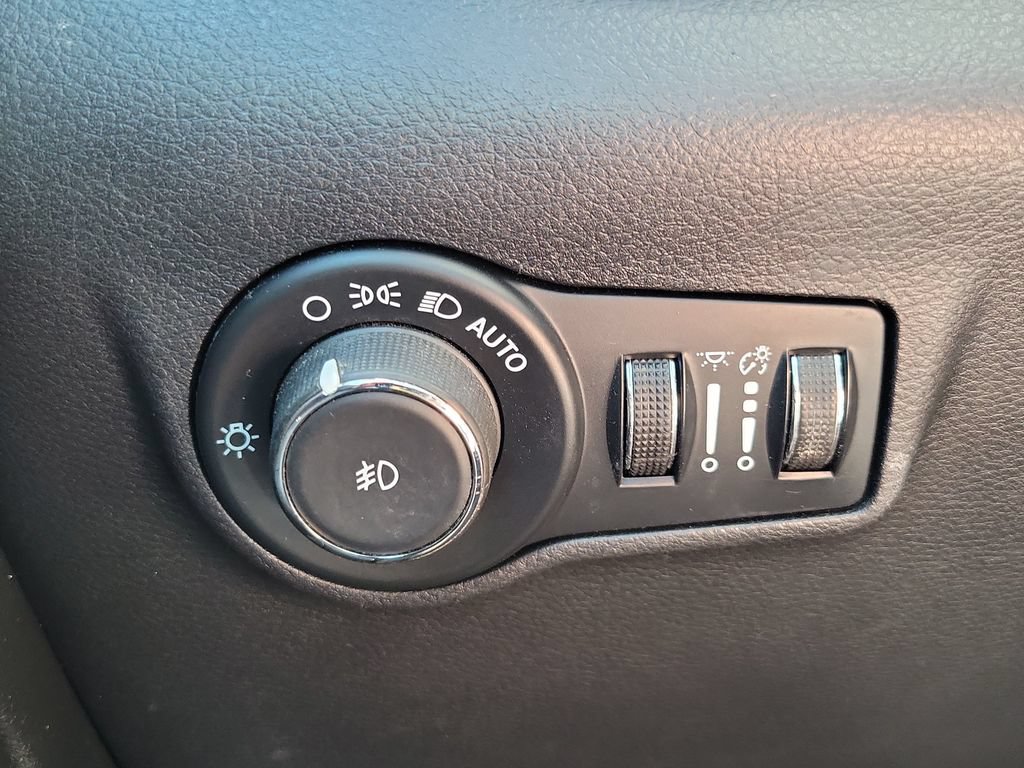 Used 2022 Jeep Compass Latitude w/ Convenience Group AWD/4WD image 24