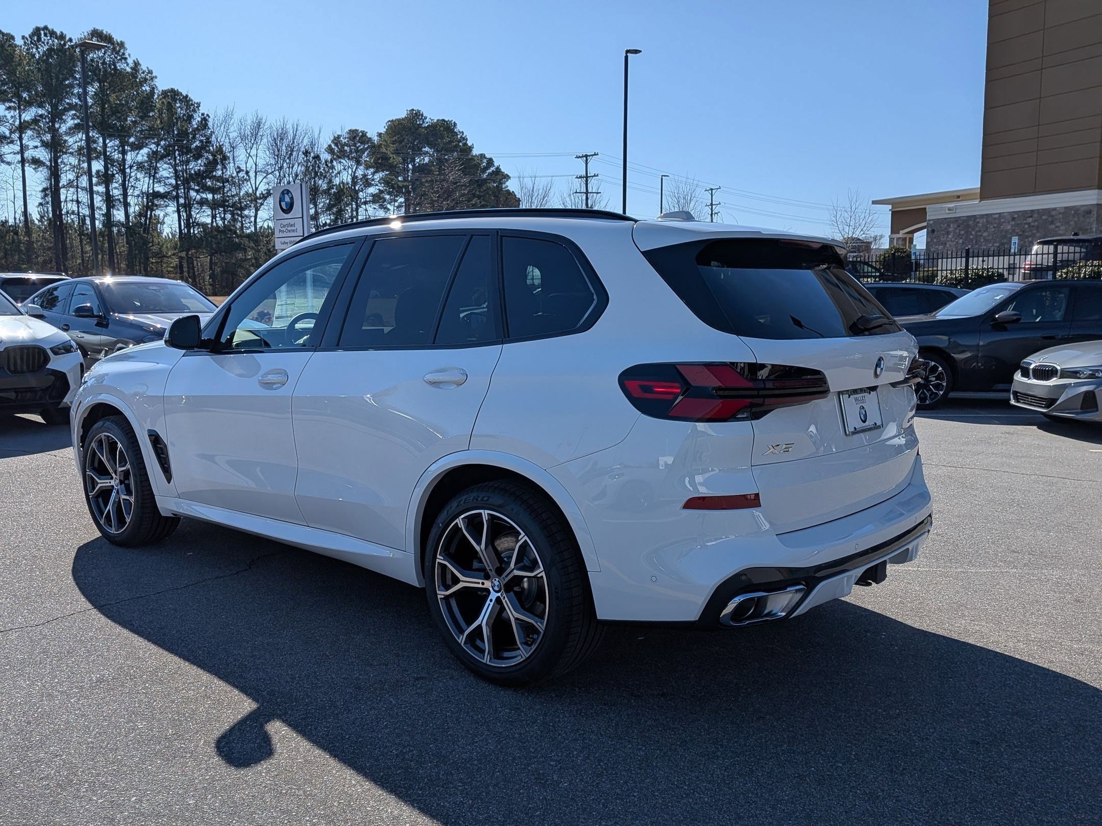 New 2026 BMW X5 xDrive40i w/ M Sport Package AWD/4WD image 5