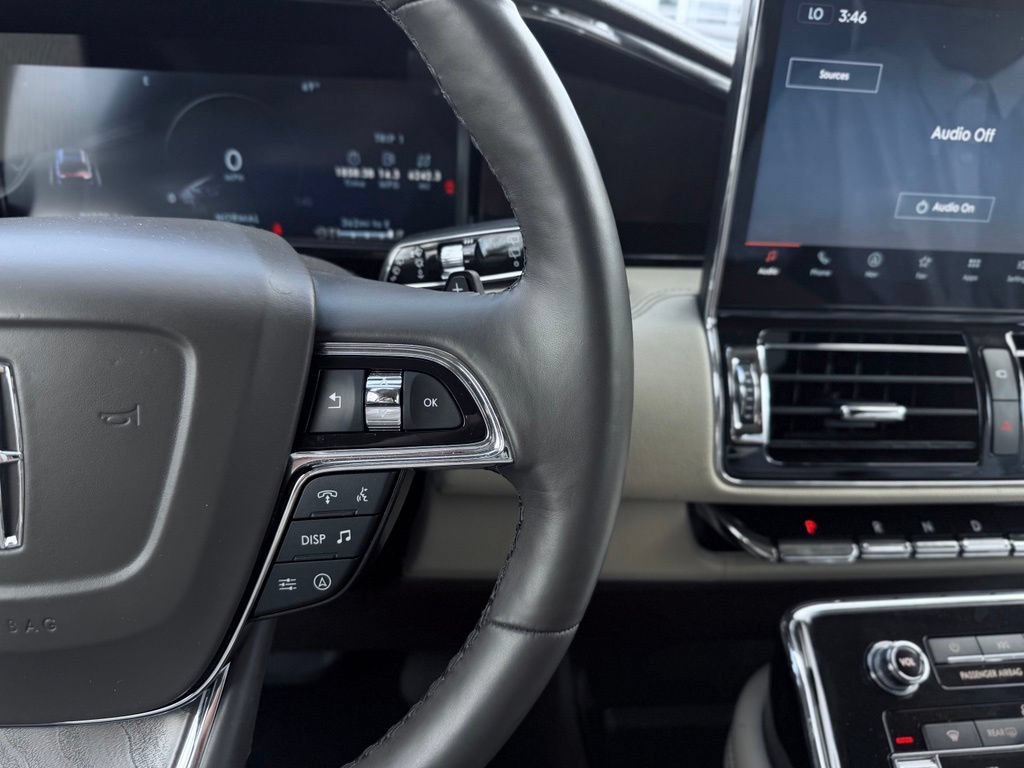 Used 2022 Lincoln Navigator 4WD image 38