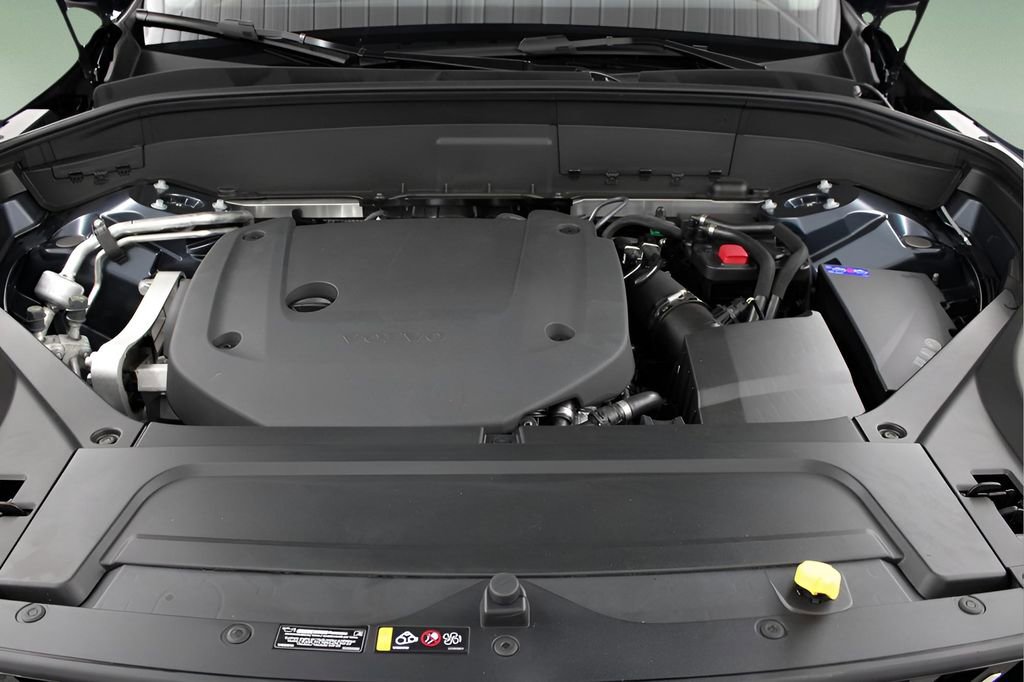 New 2025 Volvo XC90 B6 Core w/ Protection Package image 34