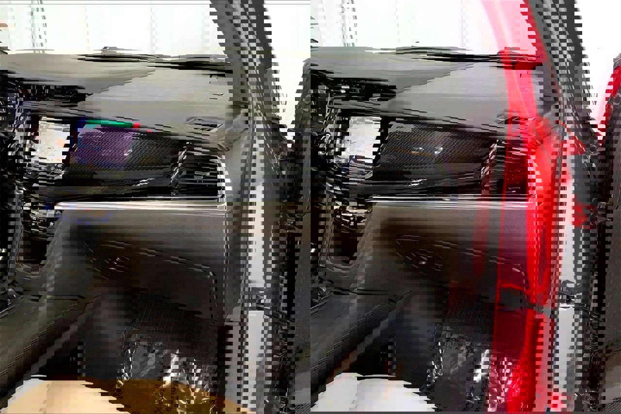 Used 2023 Cadillac XT6 Sport w/ Technology Package image 16