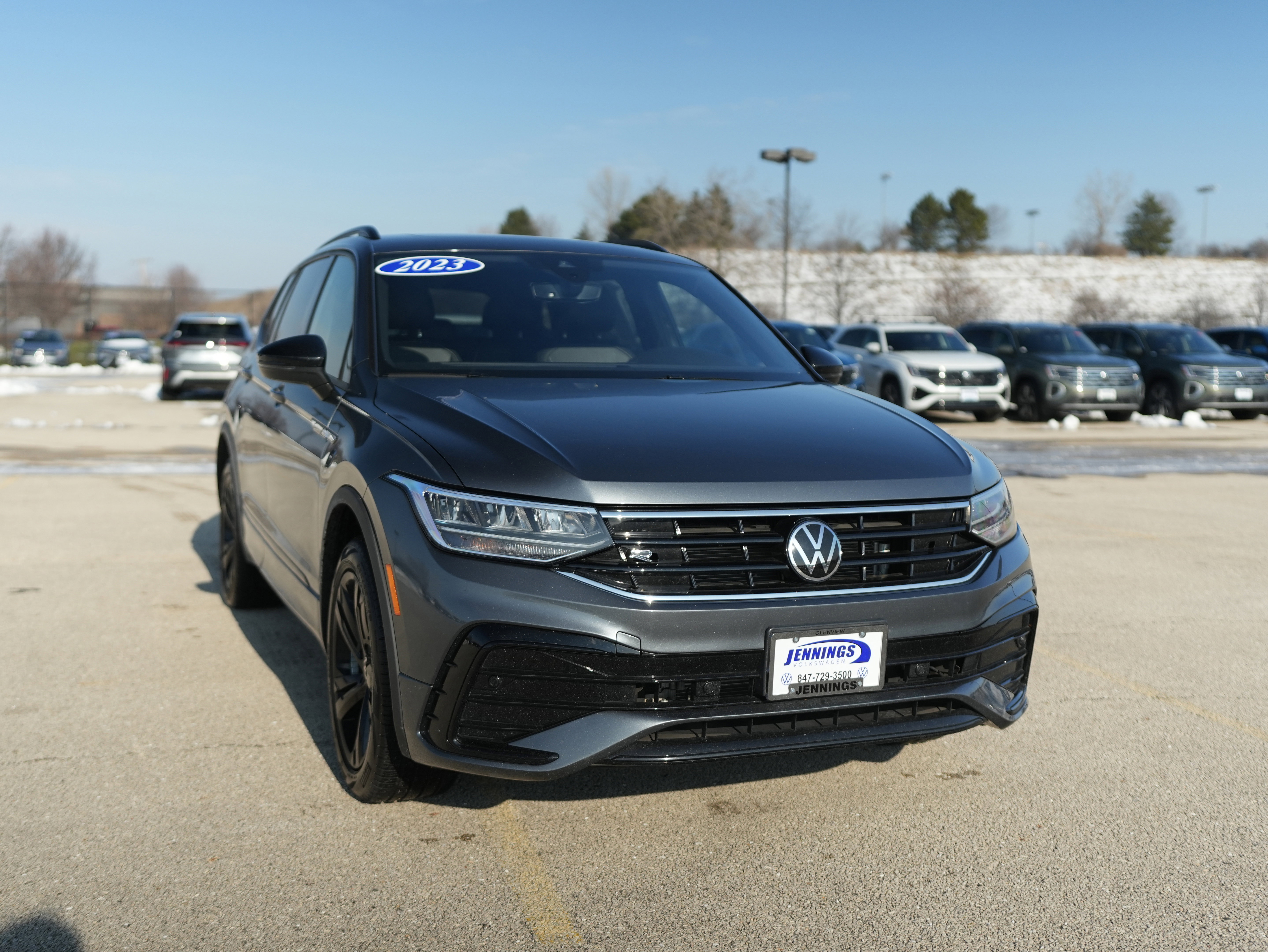 Used 2023 Volkswagen Tiguan SE R-Line image 2
