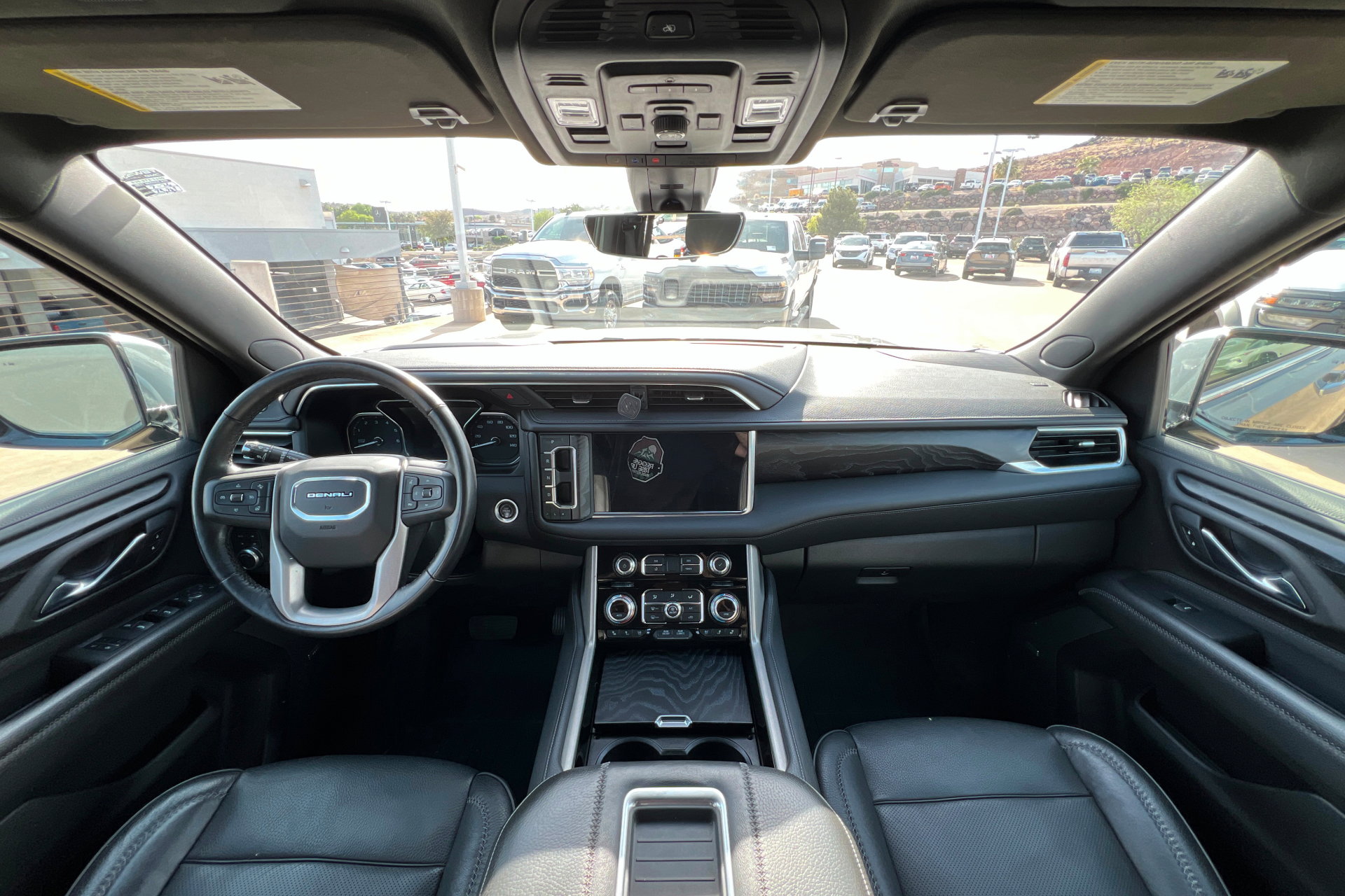 Used 2021 GMC Yukon Denali w/ Denali Premium Package image 9