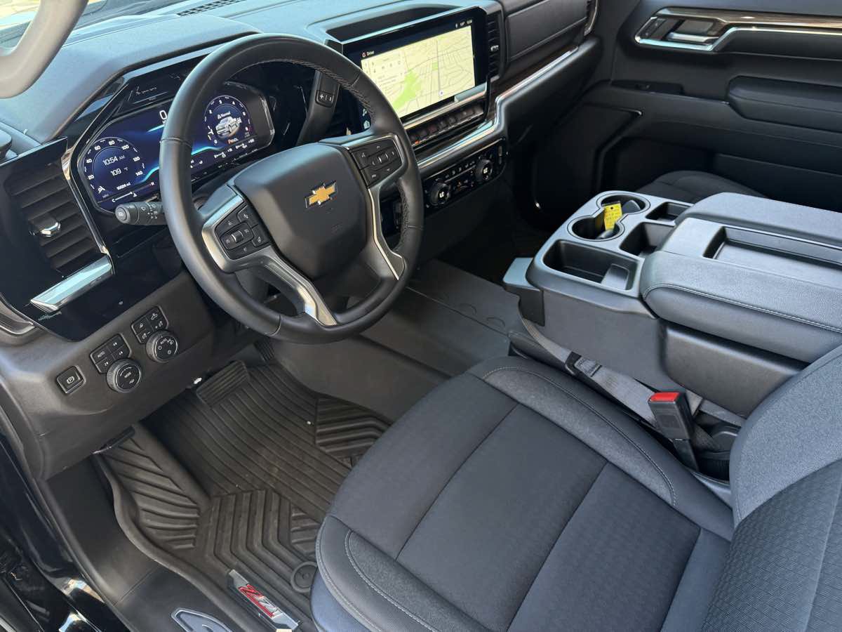 Used 2024 Chevrolet Silverado 1500 LT w/ Z71 Off-Road Package AWD/4WD image 15