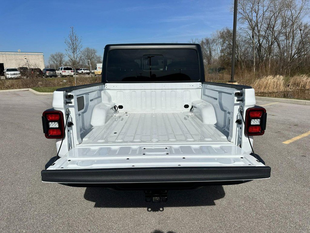 Used 2026 Jeep Gladiator Mojave AWD/4WD image 5