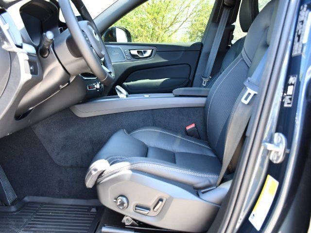 New 2026 Volvo XC60 B5 Ultra w/ Protection Package Premier AWD/4WD image 13