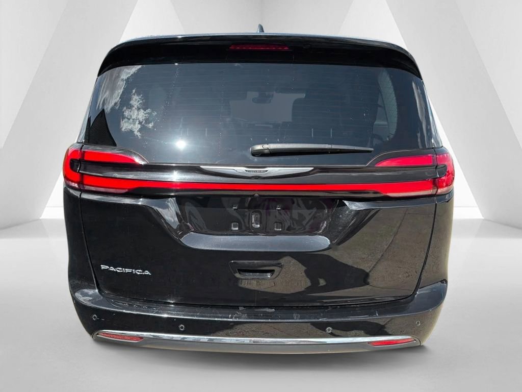 Used 2024 Chrysler Pacifica Touring-L FWD image 6