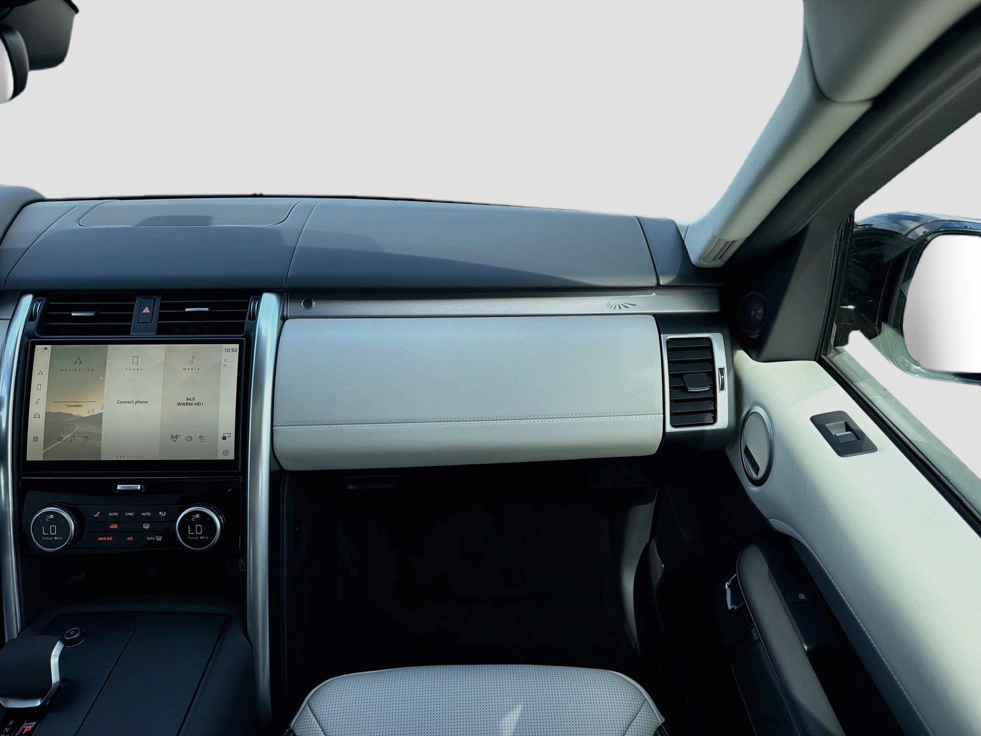New 2026 Land Rover Discovery Limited Edition AWD/4WD image 19
