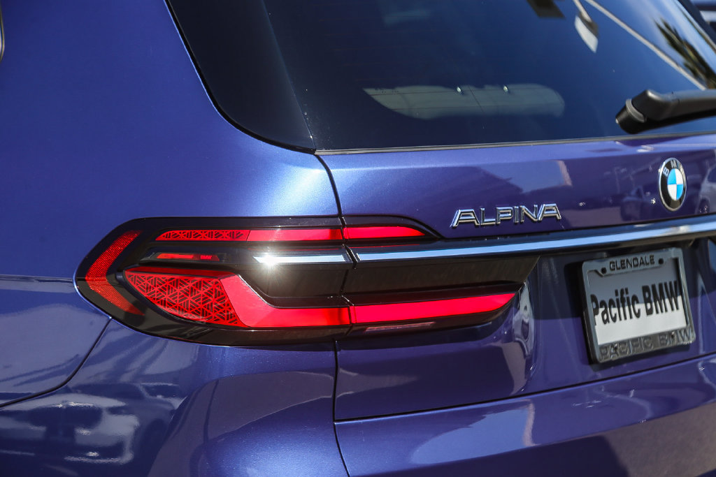 Used 2025 BMW ALPINA XB7 AWD/4WD image 7