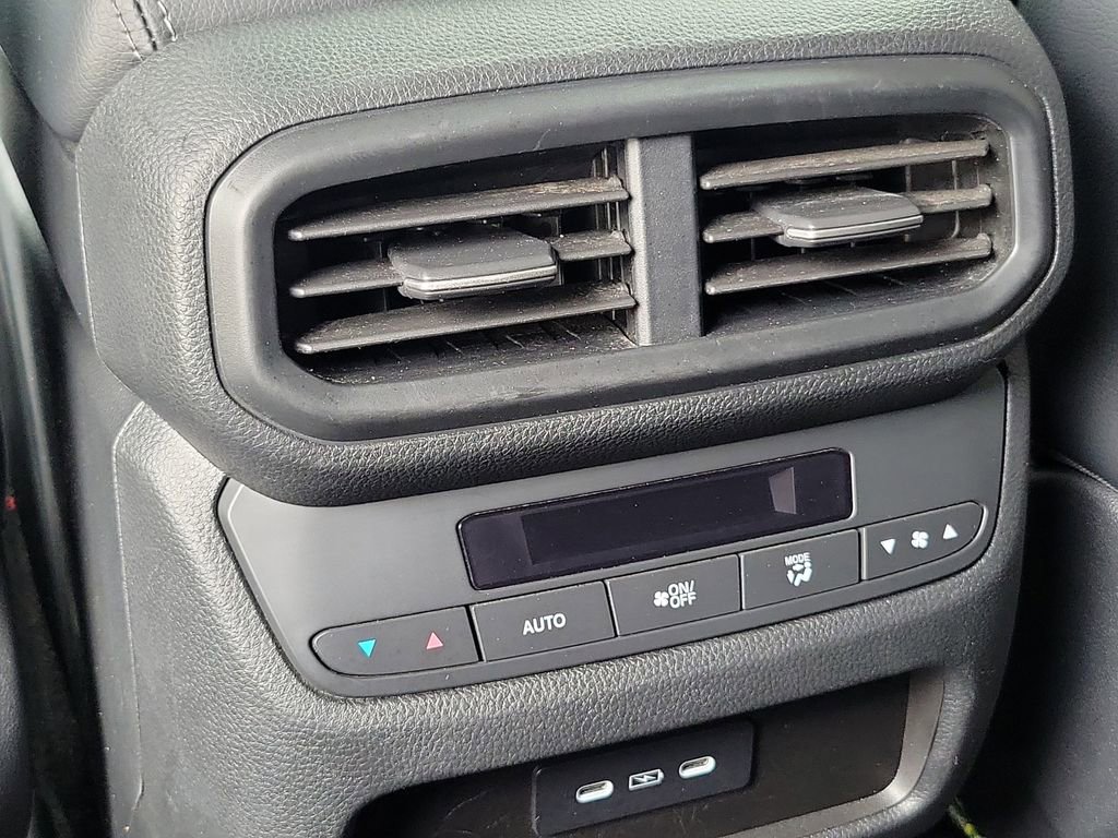 Certified 2025 Honda Pilot Touring image 12
