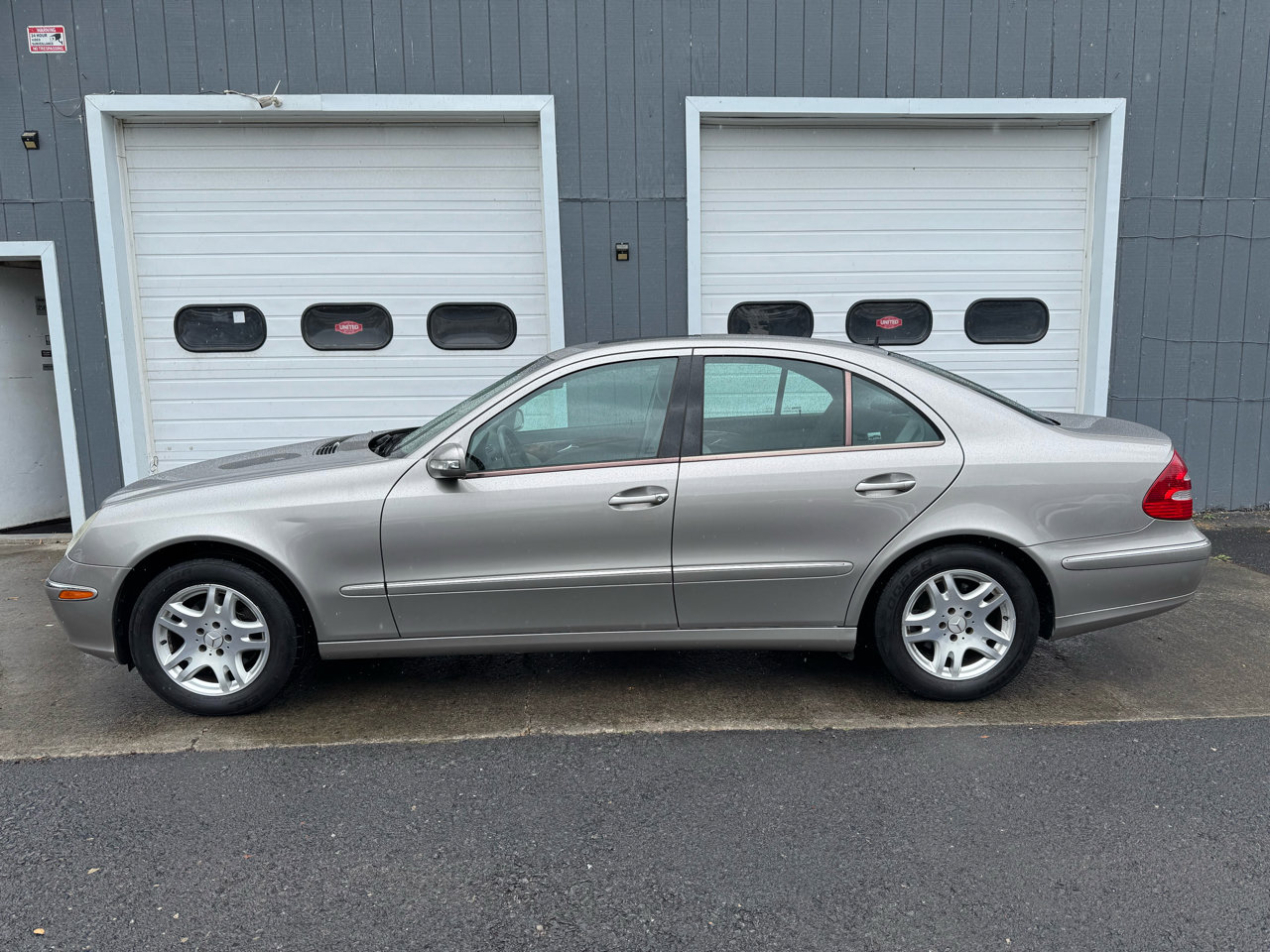 Used 2005 Mercedes-Benz E 320 4MATIC Sedan image 7
