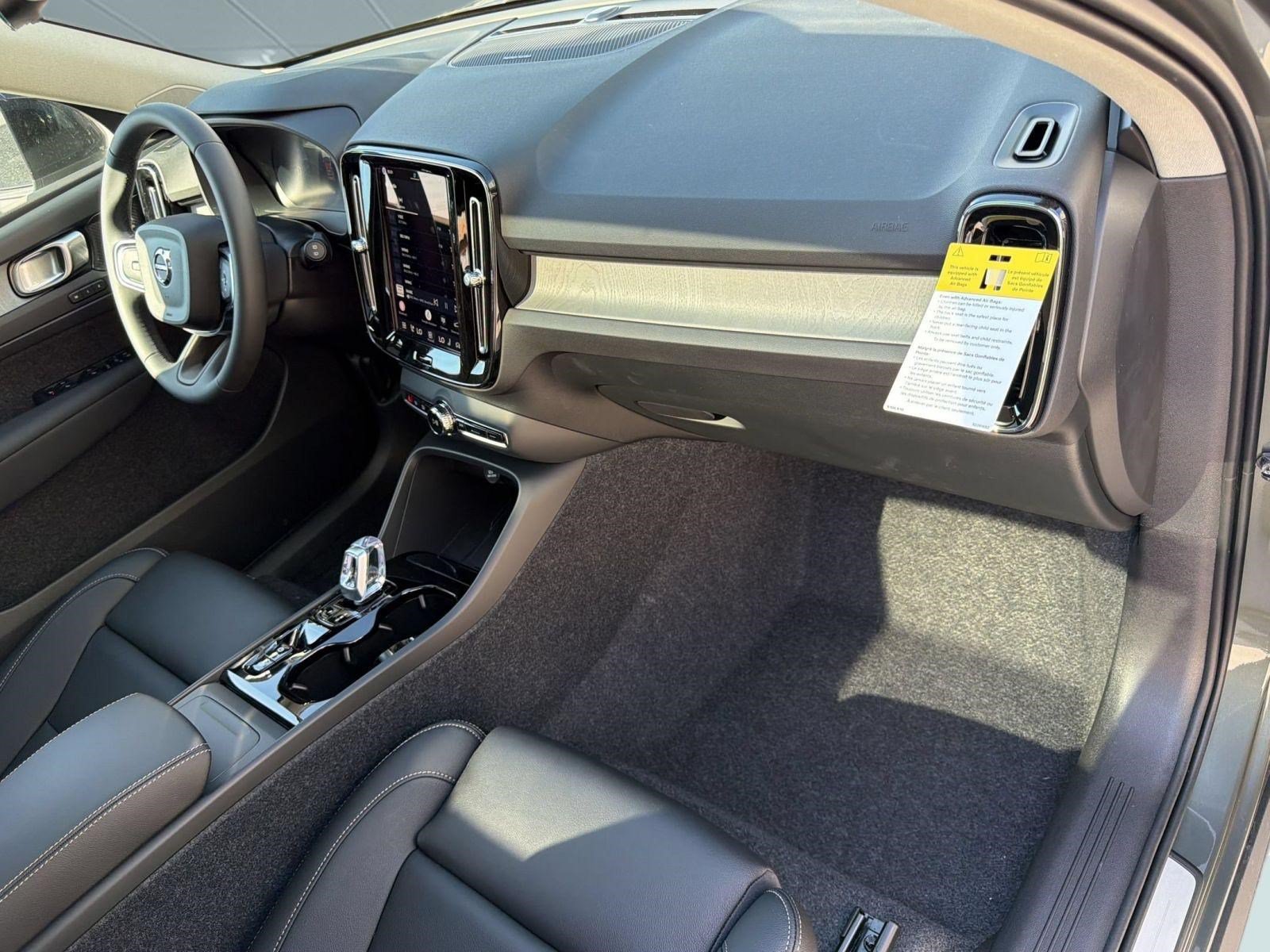 New 2026 Volvo XC40 B5 Plus w/ Climate Package AWD/4WD image 31