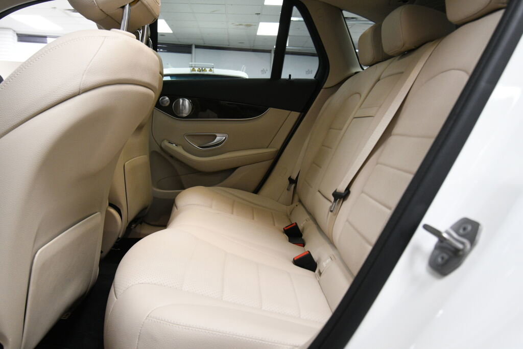 Used 2020 Mercedes-Benz GLC 300 4MATIC image 23