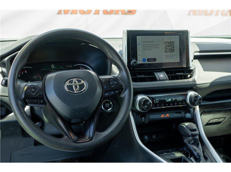 Used 2024 Toyota RAV4 XLE FWD image 33