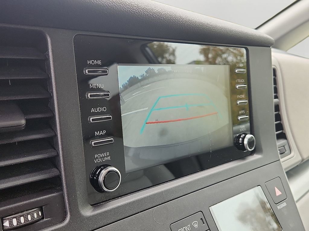 Used 2020 Toyota Sienna L image 19