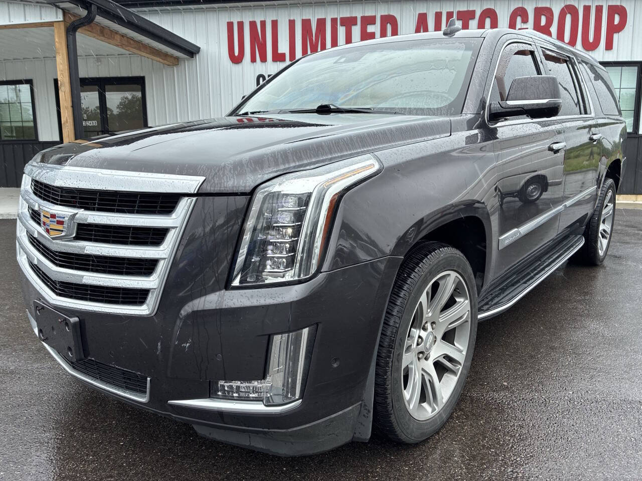 Used 2017 Cadillac Escalade ESV Luxury AWD/4WD image 2