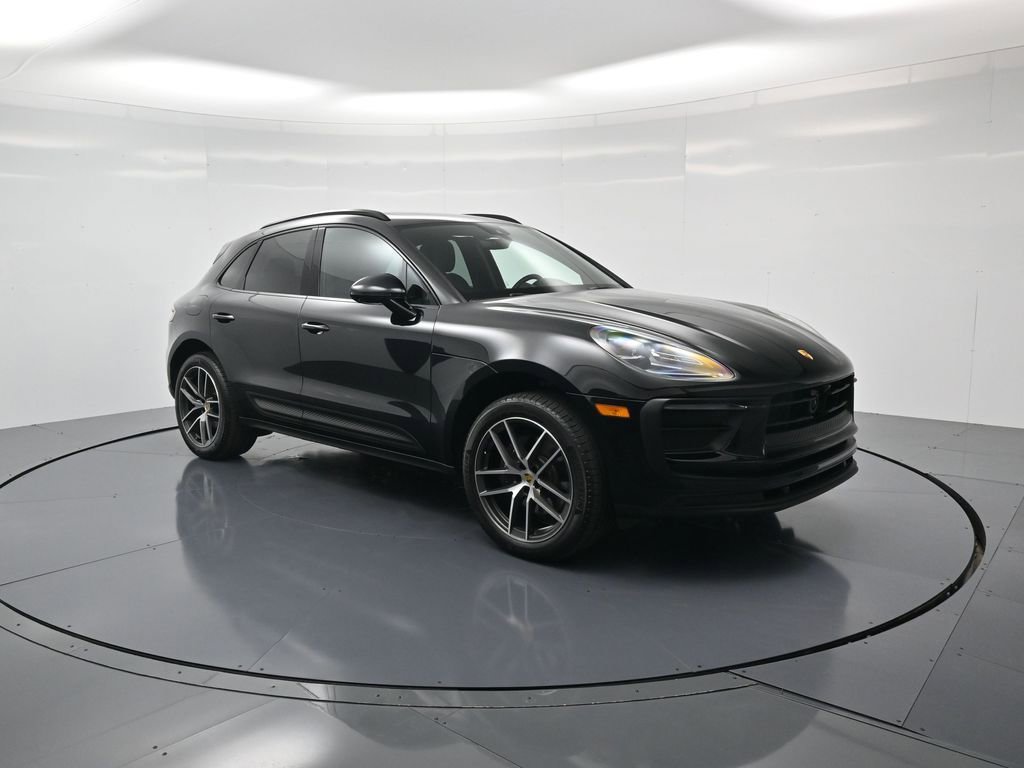 Certified 2026 Porsche Macan AWD/4WD image 32