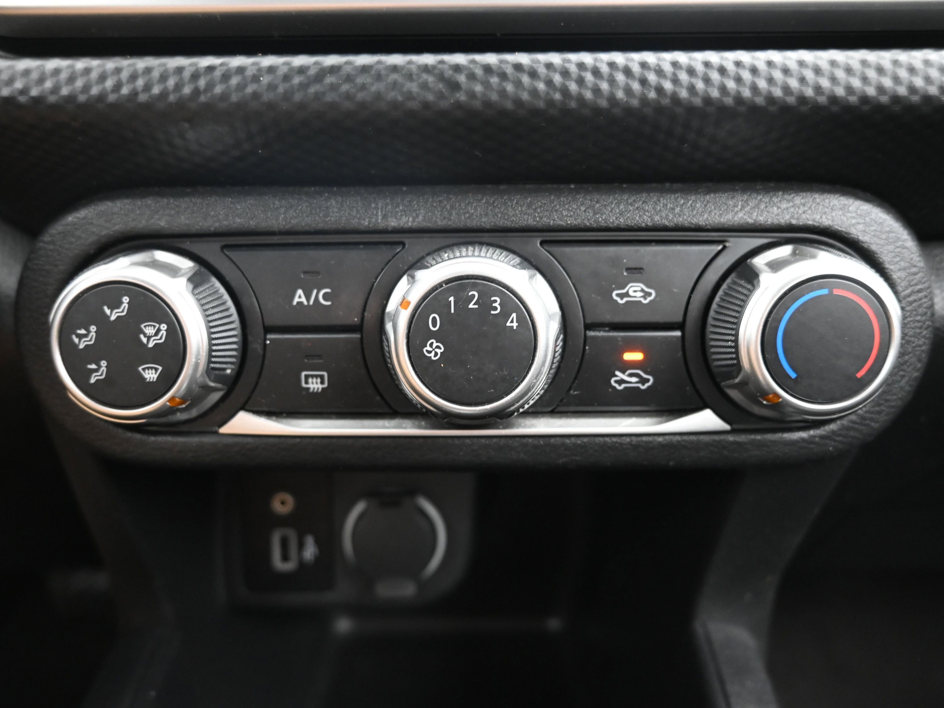 Used 2022 Nissan Kicks S w/ Interior Electronics Package FWD image 17