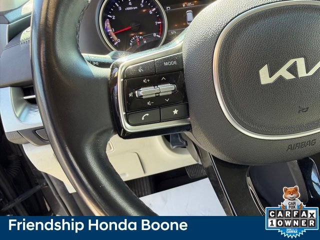 Used 2022 Kia Carnival LX image 18