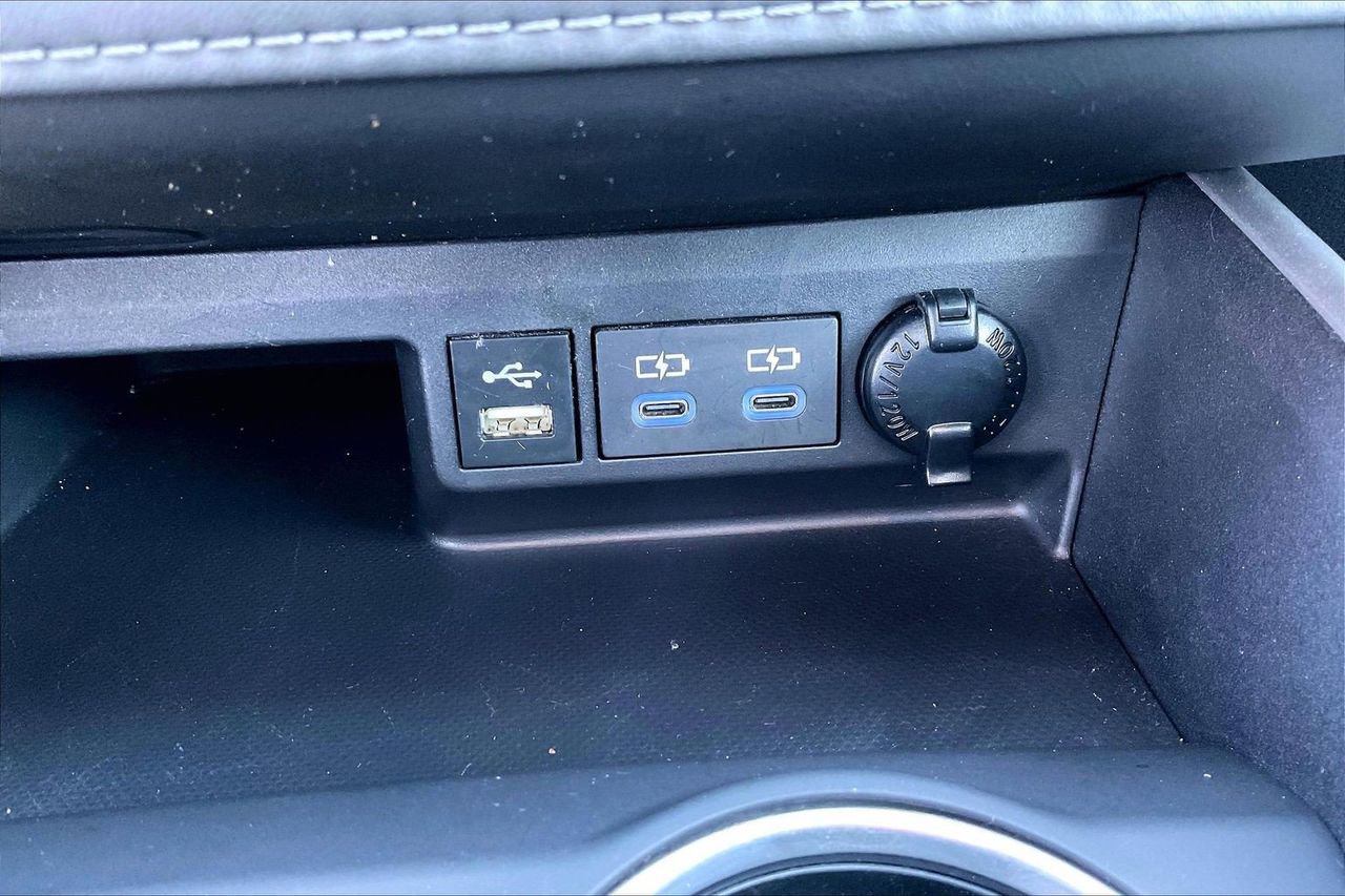 Used 2022 Toyota Highlander XLE image 18