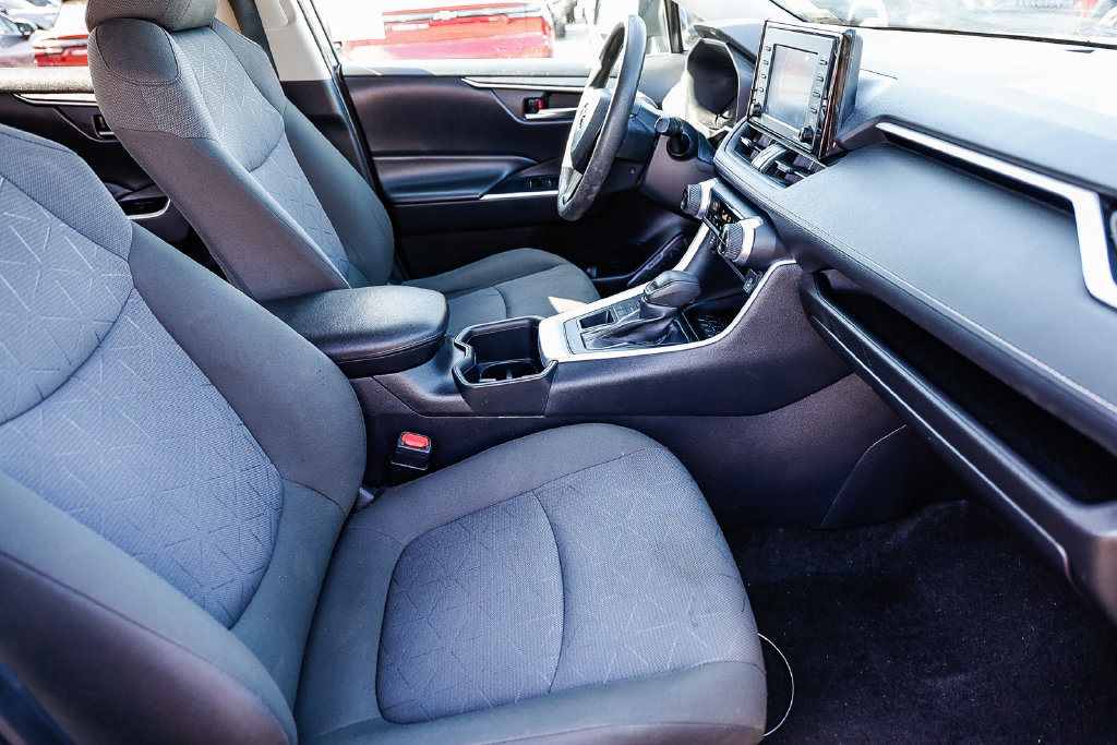 Used 2022 Toyota RAV4 XLE AWD/4WD image 32