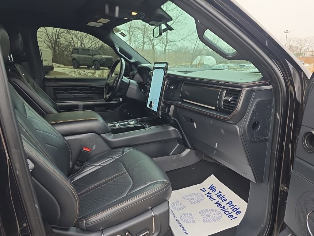 Used 2024 Ford Expedition Platinum image 46