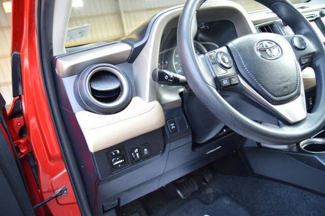 Used 2014 Toyota RAV4 XLE AWD/4WD image 28