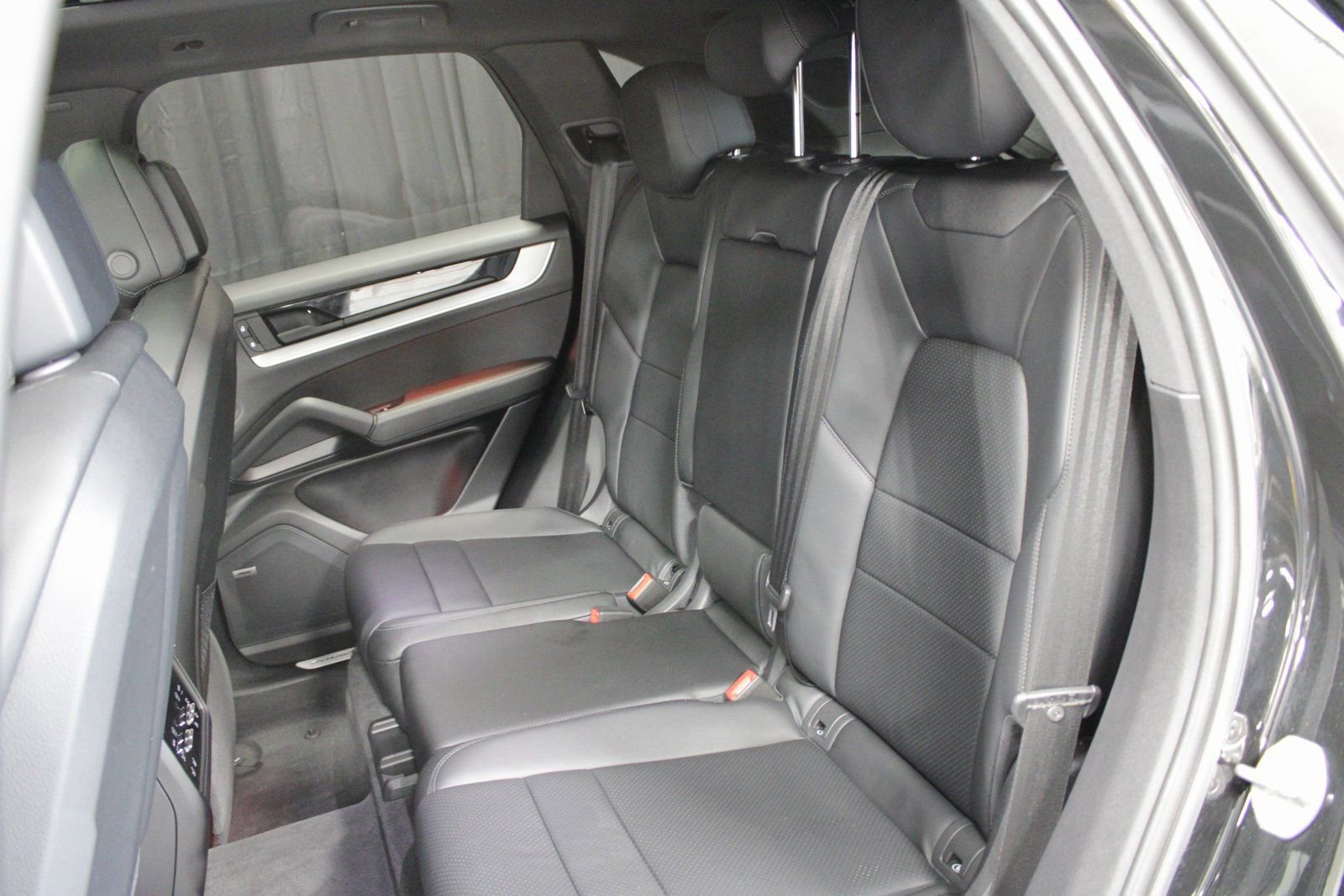 Certified 2025 Porsche Cayenne image 20