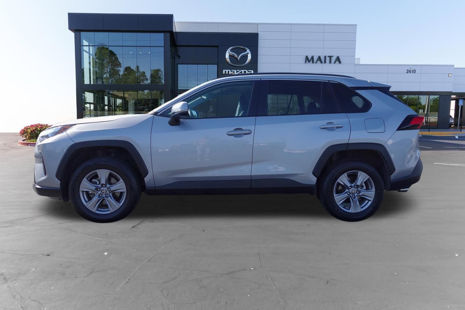 Used 2024 Toyota RAV4 LE AWD/4WD image 6
